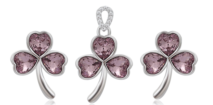 DIJE Y ARETE DE TRÉBOL CON CRISTAL MORADA  CHAPADO EN PLATINO