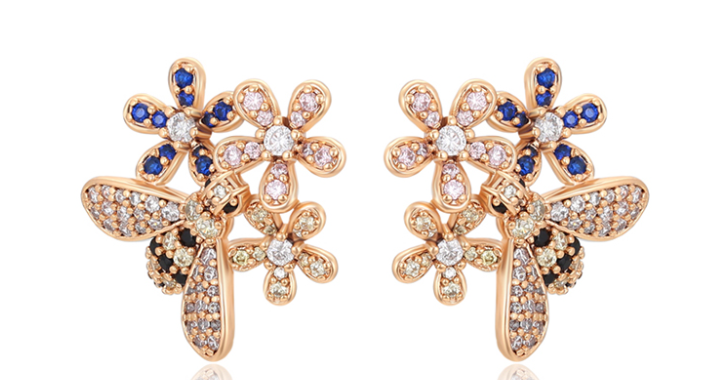 ARETE DE ABEJA CON FLOR DOBLE ENCHAPE 18K