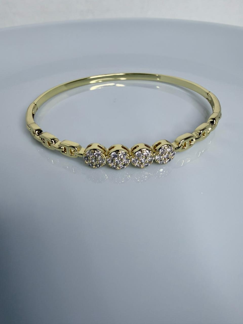 BRAZALETE CON DISEÑO DE FLOR DOBLE ENCHAPE 14K (60+2MM)
