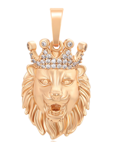 DIJE CABEZA DE LEÓN CON CORONA DE CIRCONITA  DOBLE ENCHAPE 18K
