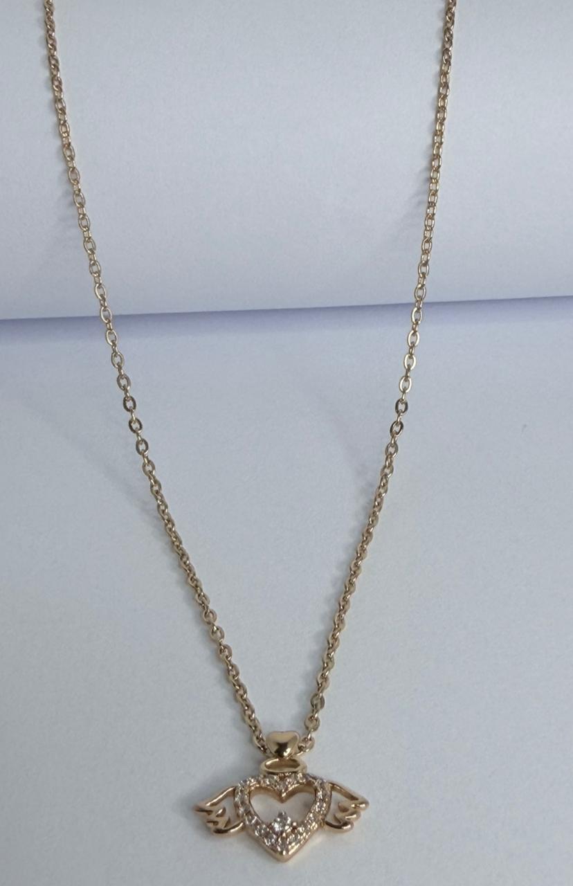 CADENA  CON DIJE CORAZON CON ALA DOBLE ENCHAPE 18K (45CM +5CM)