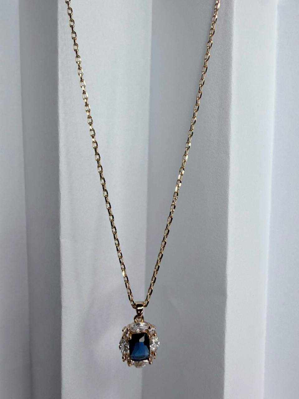 CADENA CON DIJE DE CIRCONITA BLANCA Y AZUL DOBLE ENCHAPE 18K