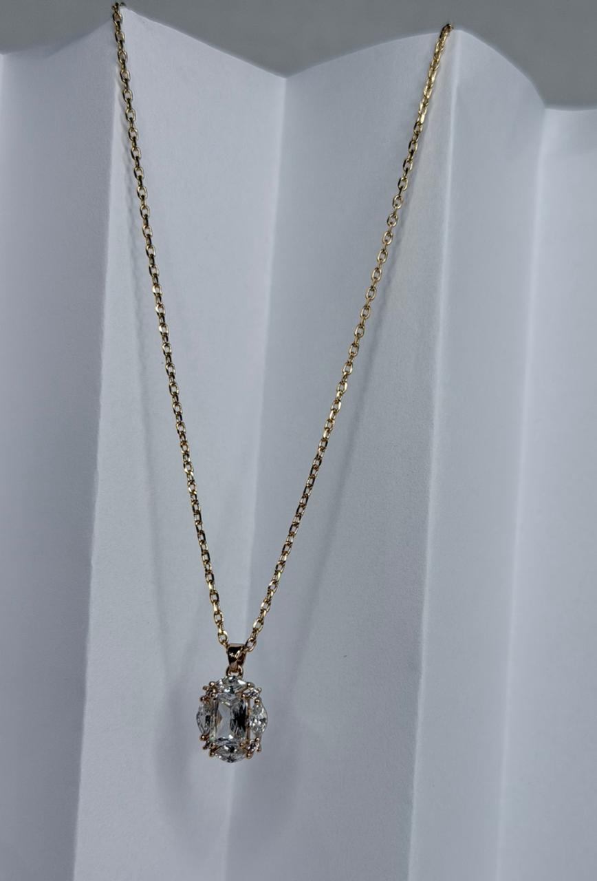 CADENA CON DIJE DE CIRCONITA BLANCA  DOBLE ENCHAPE 18K