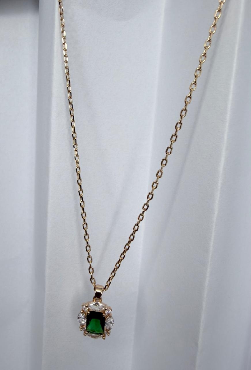 CADENA CON DIJE DE CIRCONITA BLANCA Y  VERDEDOBLE ENCHAPE 18K