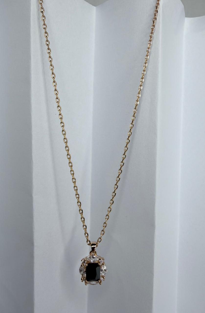CADENA CON DIJE DE CIRCONITA BLANCA Y NEGRA DOBLE ENCHAPE 18K