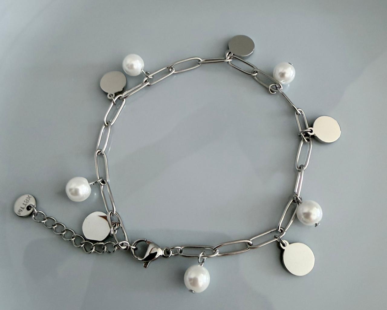 PULSERA CON PERLA  COLOR PLATEADO