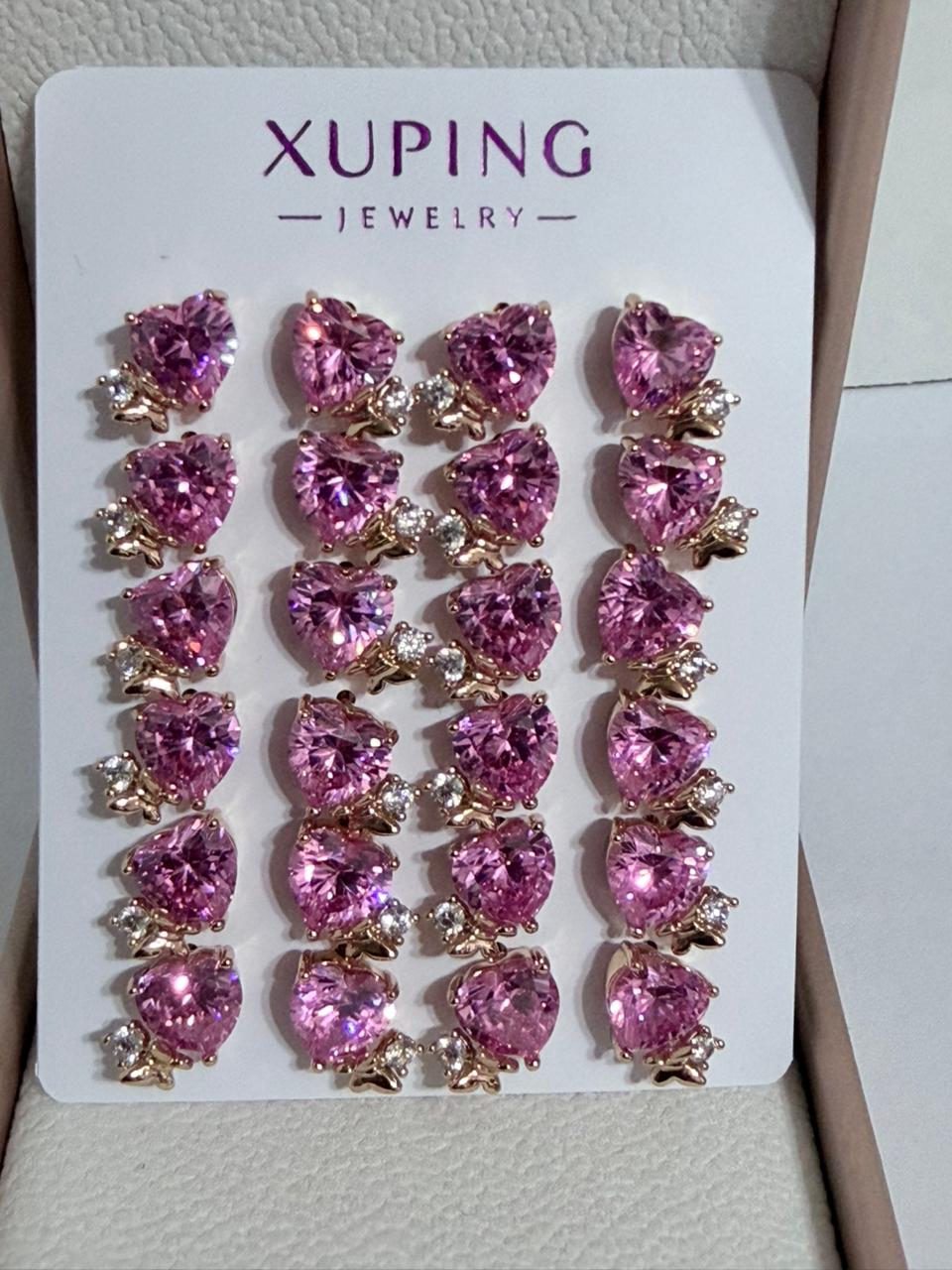 ARETE CORAZON COLOR ROSADO  CON MINI MARIPOSA