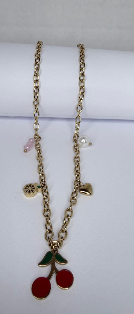 COLLAR CON DETALLES NARANJA Y PERLA /DIJE CEREZA DOBLE ENCHAPE 14K