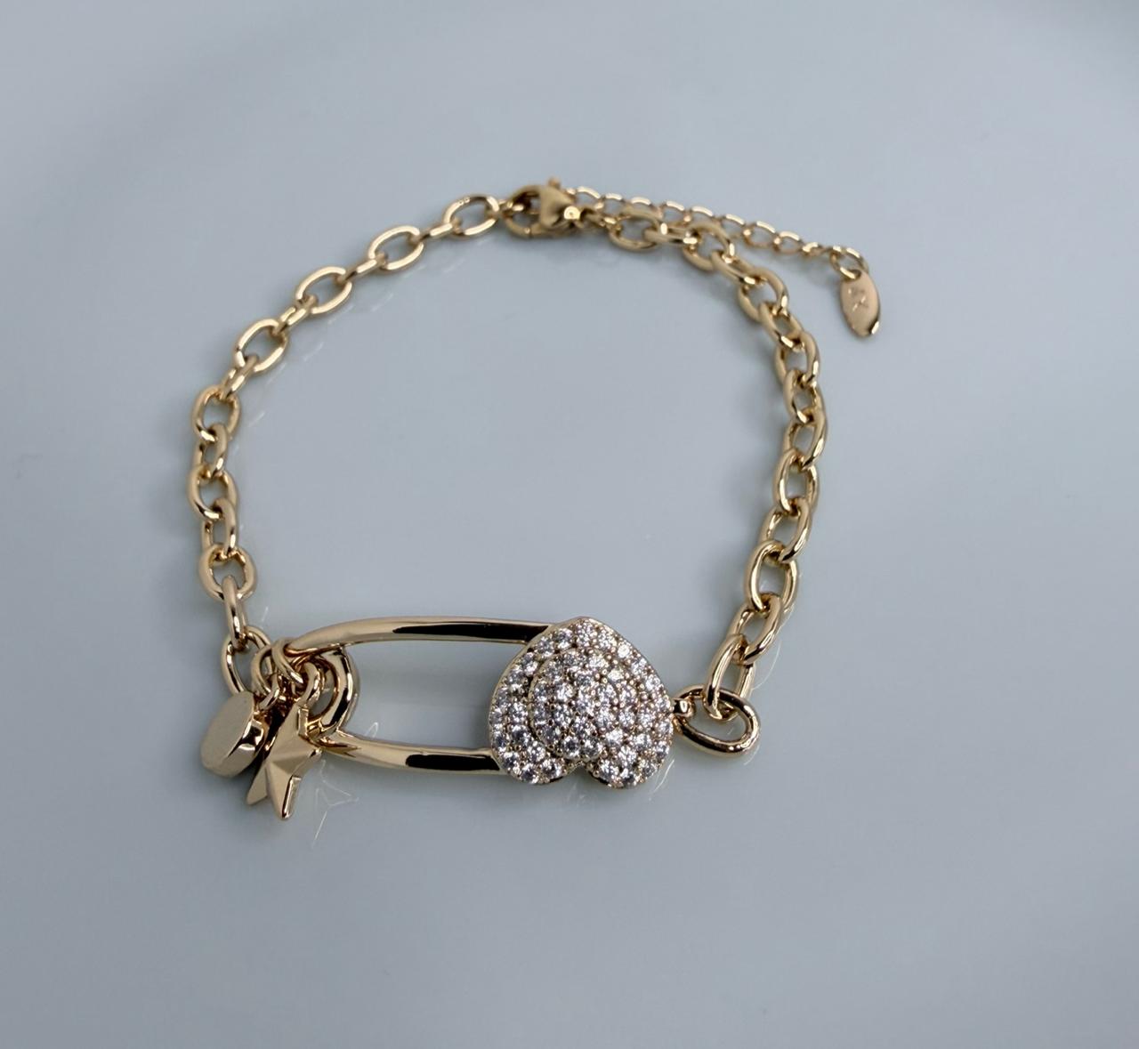 PULSERA CON DETALLE CORAZON Y ESTRELLA DOBLE ENCHAPE 18K(16CM)